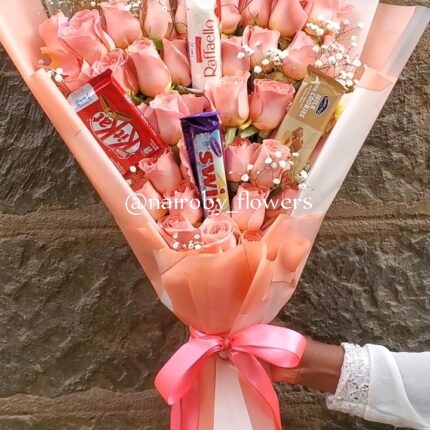 PINK ROSES FLAT BOUQUET WITH CHOCOLATES