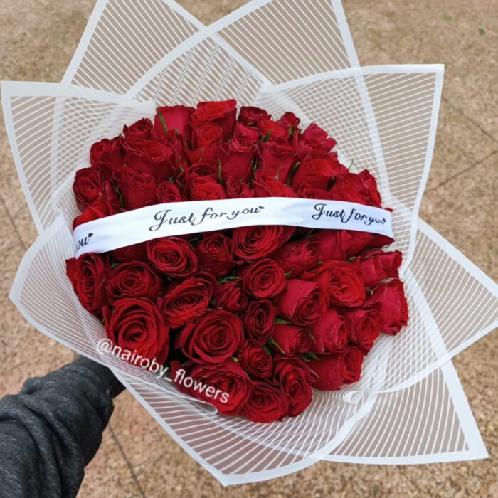 60 STYLISH RED ROSES