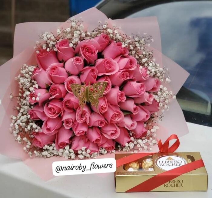 ENCHANTING LOVER CHOCOLATE & ROSES COMBO