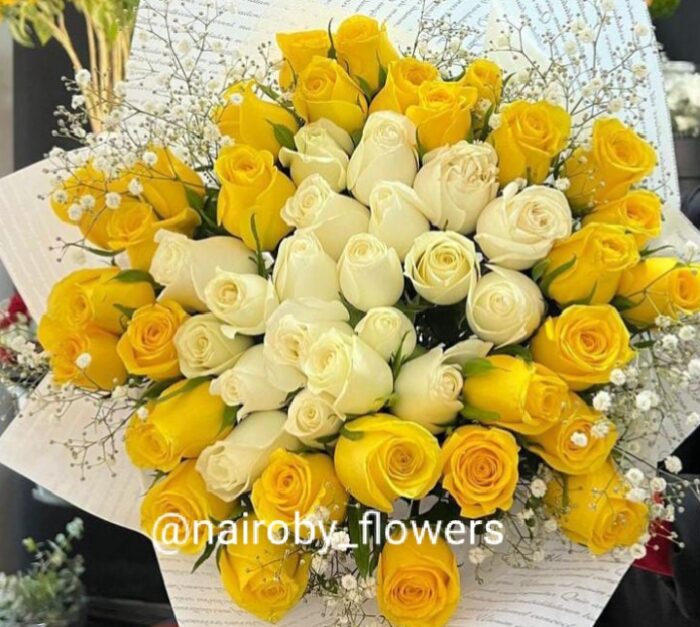 YELLOW & WHITE ROSES WITH BABY BREATH RIM