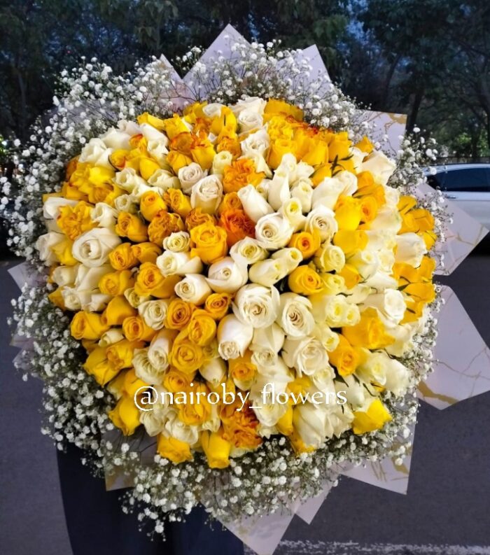 150 ROSES LARGE BOUQUET WITH BABY BREATH RIM