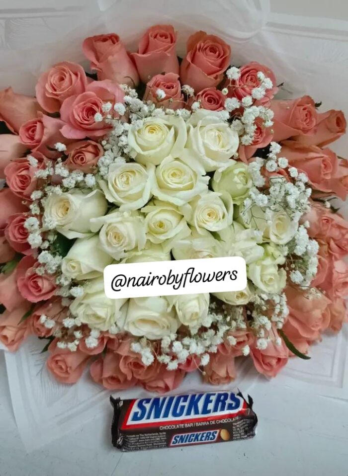SNICKERS CHOCOLATE & ROSES BOUQUET
