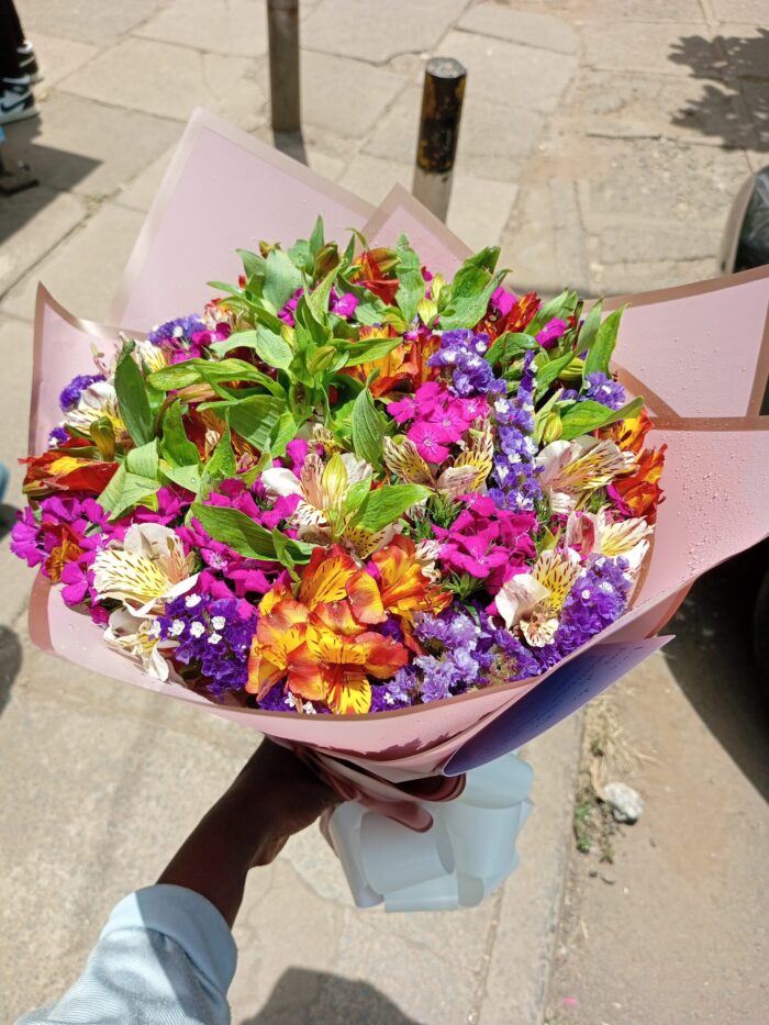 TROPICAL LOVER BLOOMS