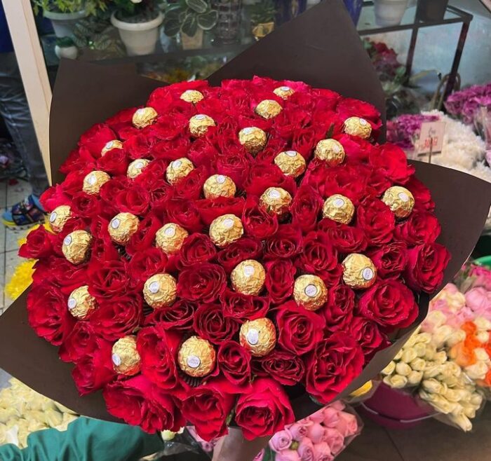 30 FERRERO CHOCOLATES & 80 RED ROSES