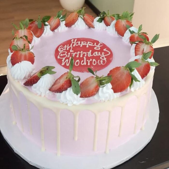 1KG STRAWBERRY CAKE