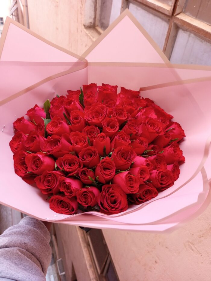 60 BRIGHT RED ROSES