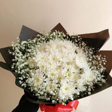 WHITE CHRYSANTHEMUMS & BABY BREATH RIM