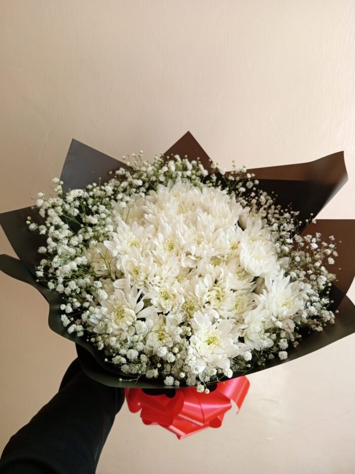 WHITE CHRYSANTHEMUMS & BABY BREATH RIM