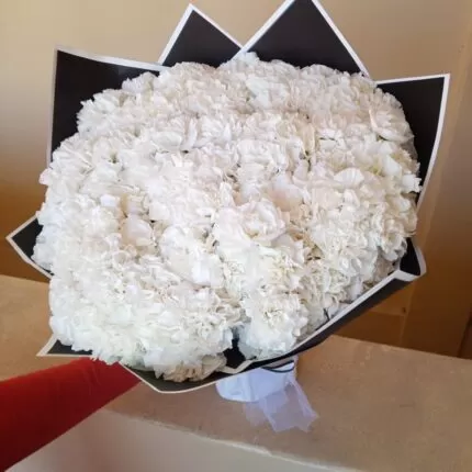 100 CARNATIONS BOUQUET