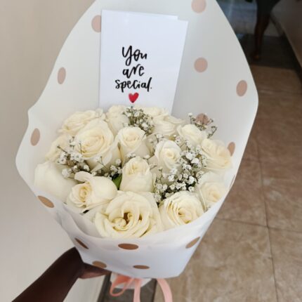 WHITE BLOOMS BOUQUET
