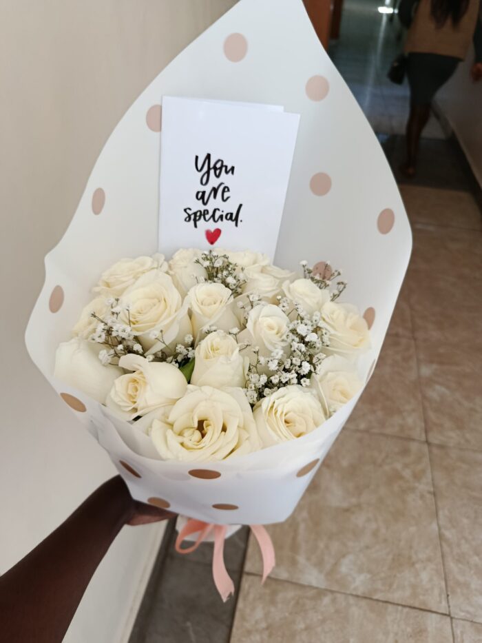 WHITE BLOOMS BOUQUET