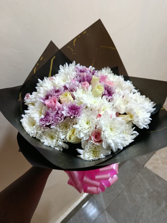 A BEAUTIFUL MIX OF CHRYSANTHEMUMS & ROSES