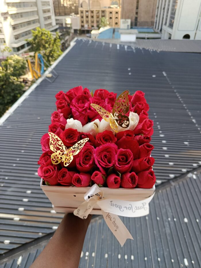 ROSES SQUARE BOX & BUTTERFLY DECOR