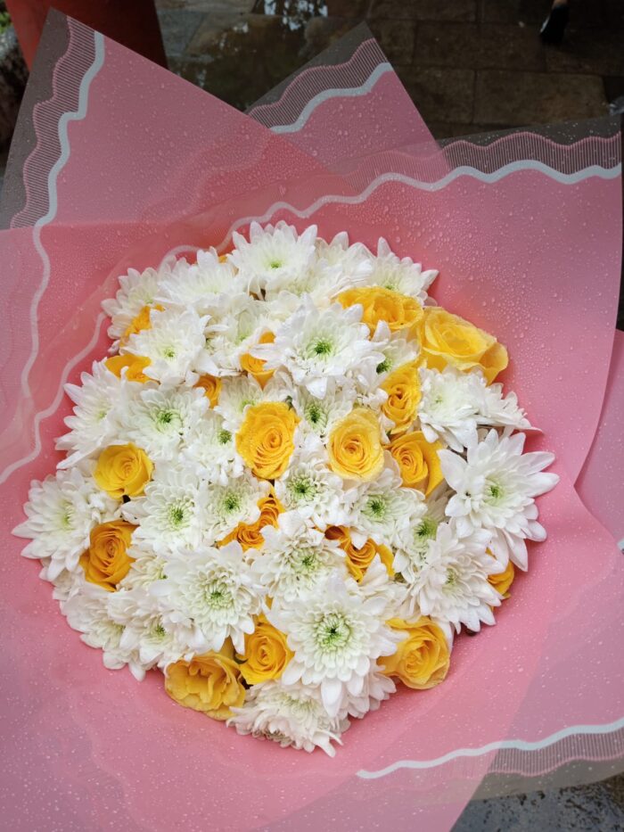 CHRYSANTHEMUMS & ROSES COMBO
