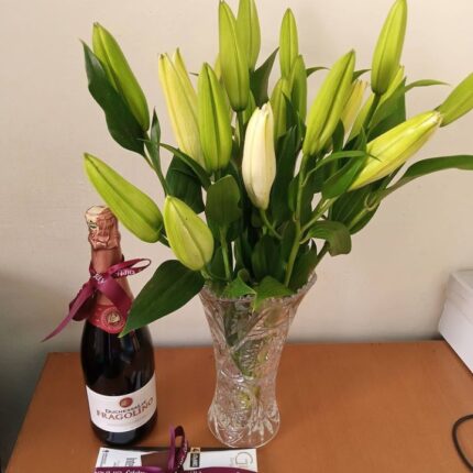 LILIES VASE, FRAGOLINO & GUYLIAN CHOCOLATE