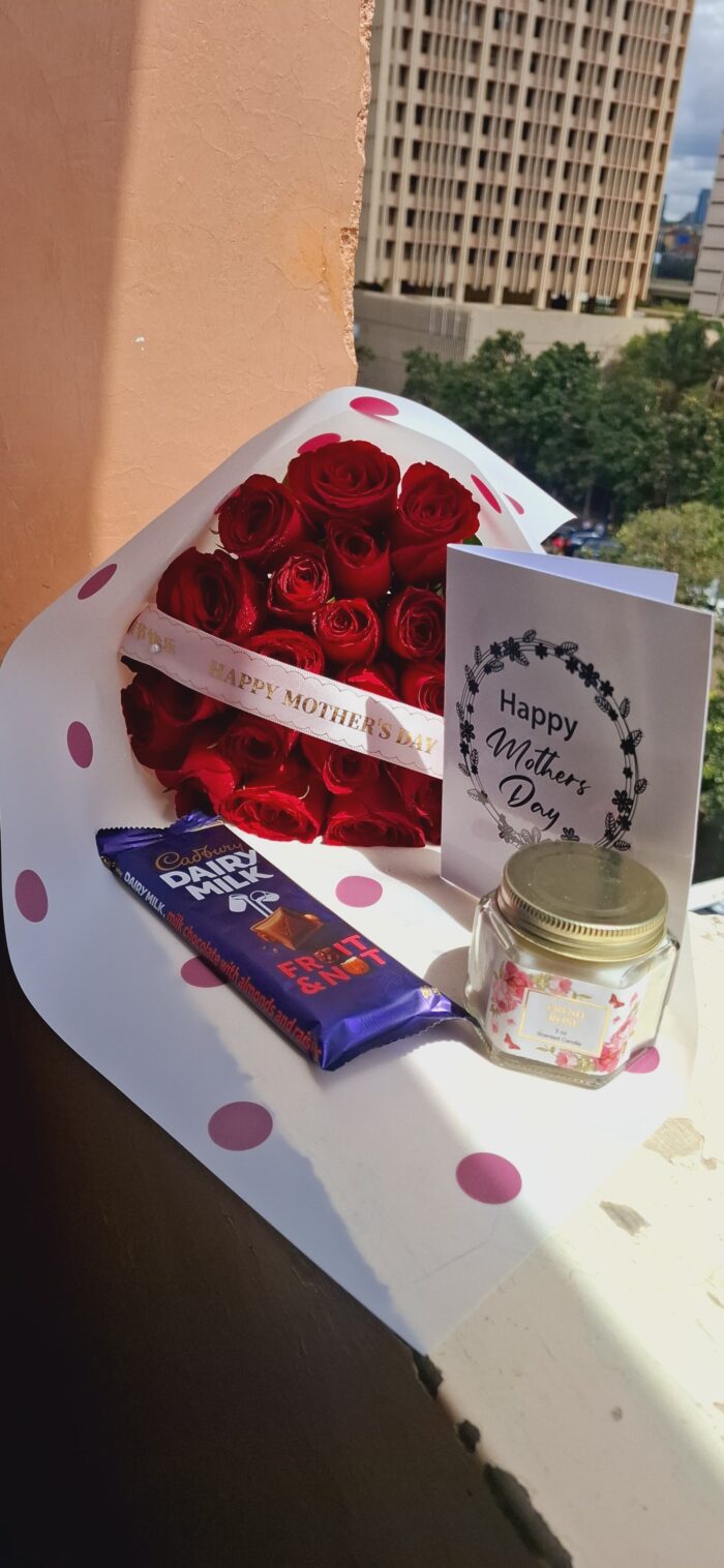 SCENTED CANDLE, CHOCOLATE & RED ROSES