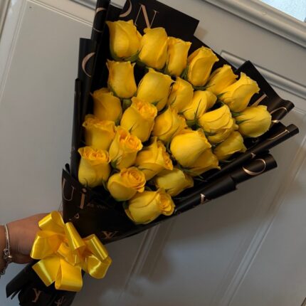 25 STYLISH YELLOW ROSES