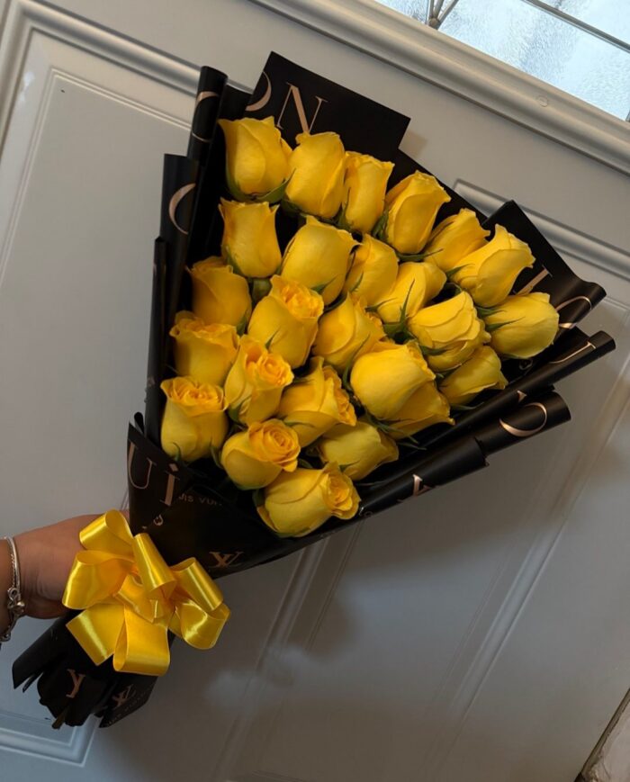25 STYLISH YELLOW ROSES