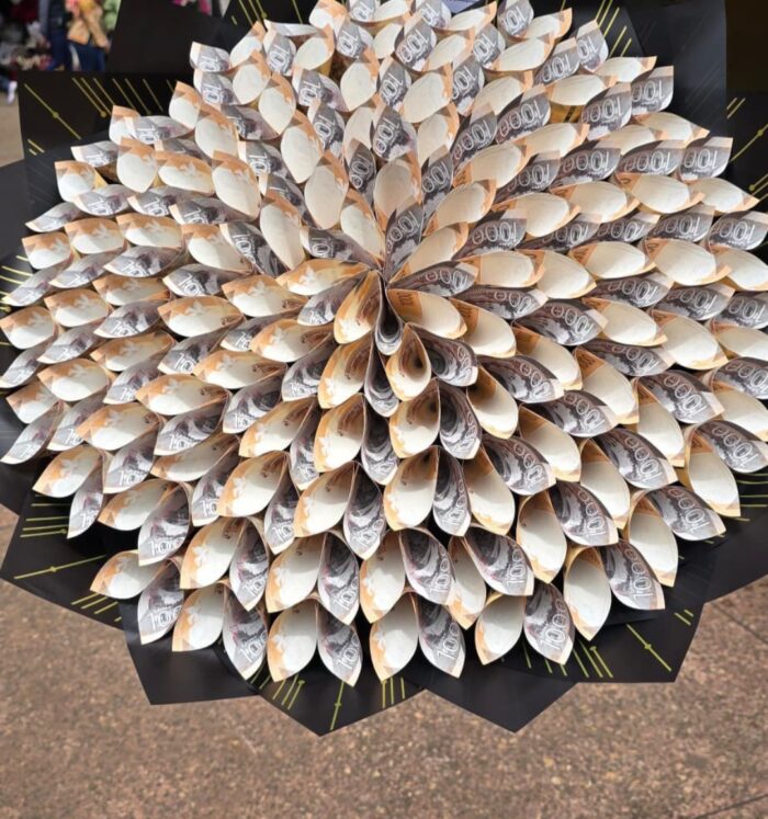 100,000 MONEY BOUQUET