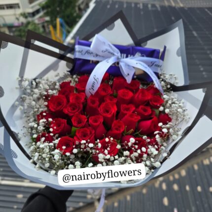 LARGE CADBURY CHOCOLATE & RED ROSES